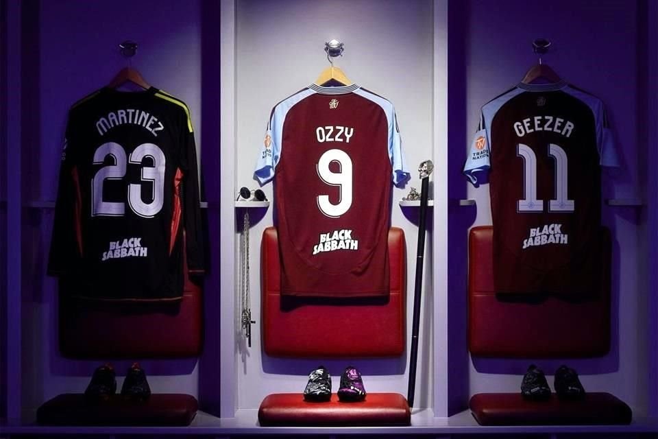 El líder de Black Sabbath fue homenajeado por el equipo.