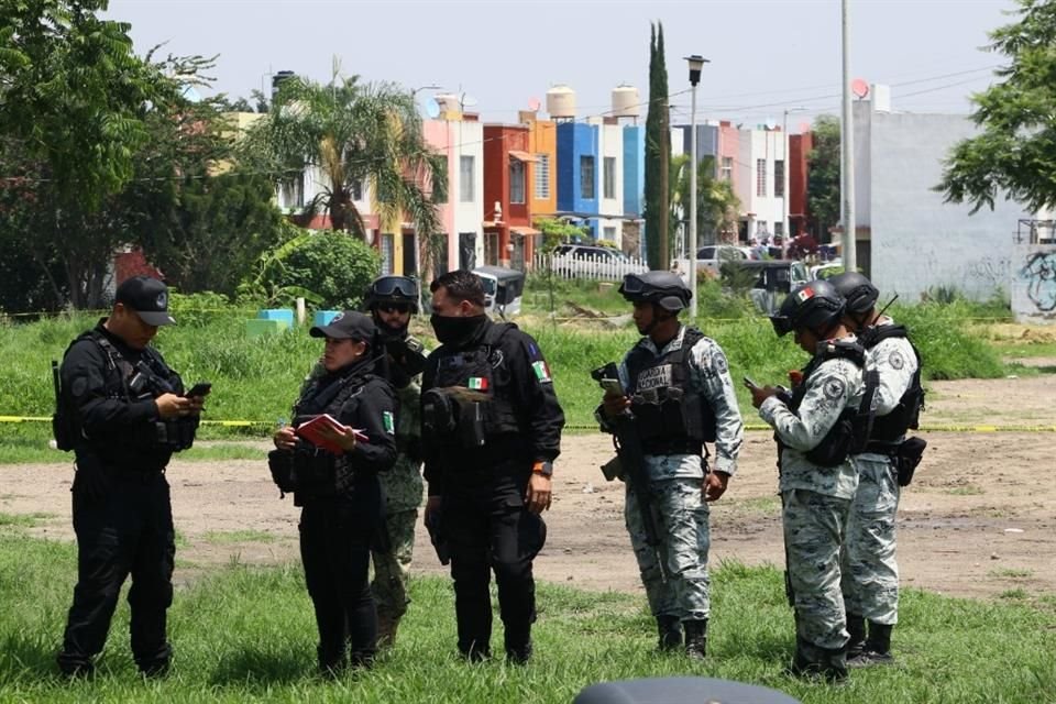 El cadáver de un joven fue localizado en un área verde del Fraccionamiento Lomas del Mirador en Tlajomulco.
