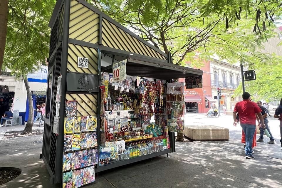 Actualmente los puestos instalados en la céntrica vía solo venden dulces y golosinas.