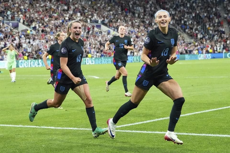 El festejo del cuadro inglés tras el gol de Chloe Kelly.