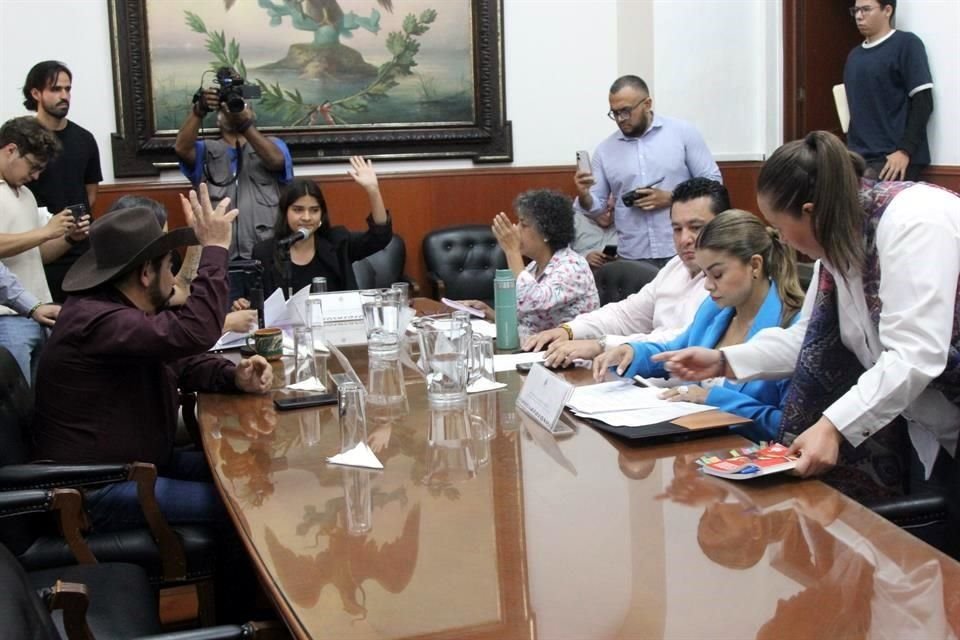 Comisión de Planeación del Congreso local aprobó reforma que impondría fiscalización al Siapa, aunque falta aval del Pleno.