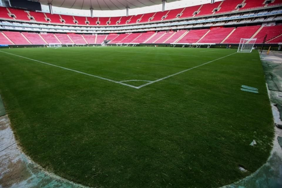 El Estadio AKRON está listo para que Chivas juegue su primer partido tras el cambio de césped, para contar con los estándares de la FIFA.