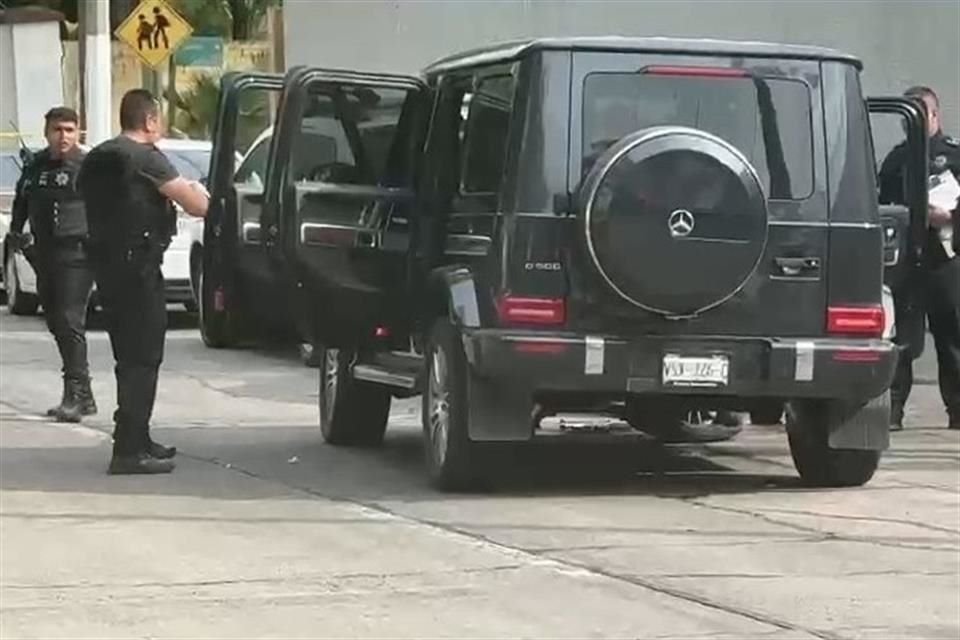 Un hombre, a bordo de una camioneta Mercedes Benz, fue agredido a balazos en calles de la Colonia Ciudad de los Niños; fue trasladado a un puesto de socorros.
