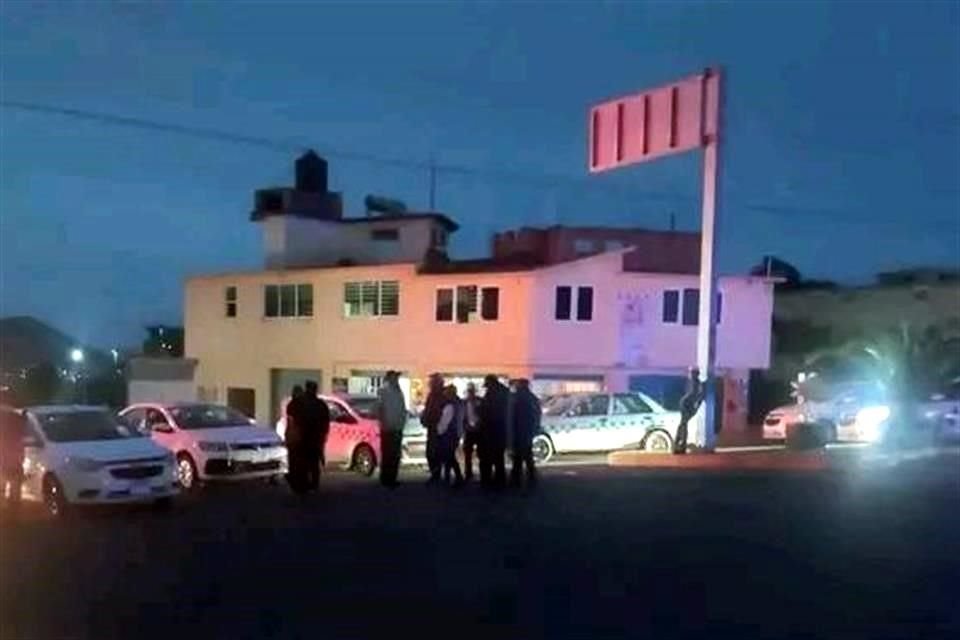 Los bloqueos de anoche en la carretera en la carretera Ixtlahuaca-San Felipe del Progreso fueron protagonizados por taxistas.