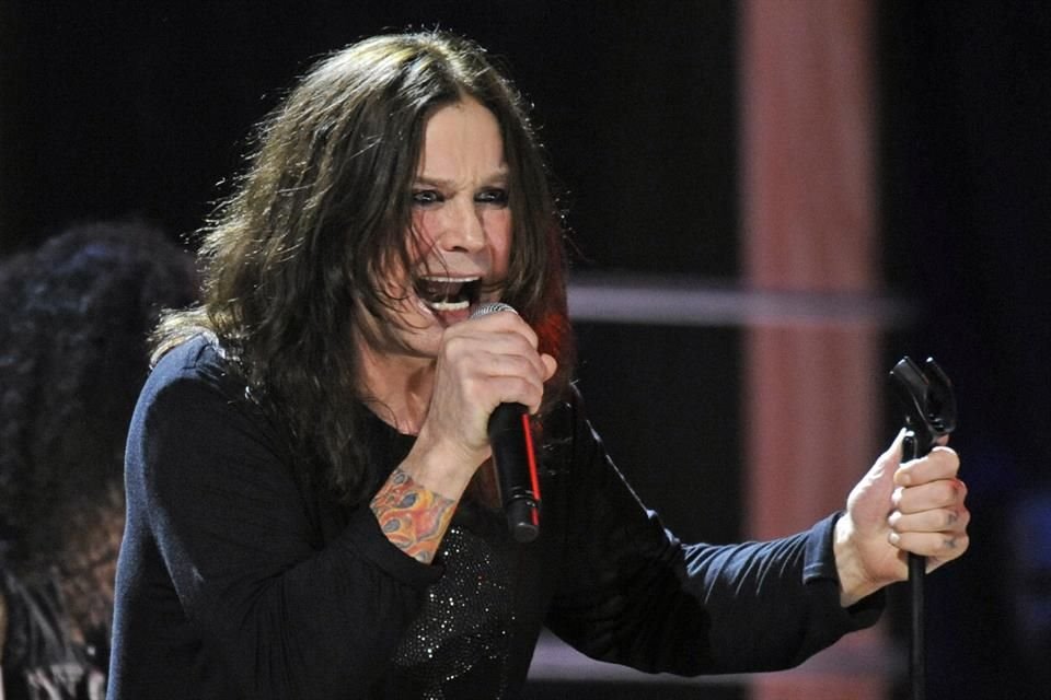 Texas honró a Ozzy Osbourne tras orinar en el monumento del Álamo en 1982; 'la reconciliación acabó formando parte de su historia'.