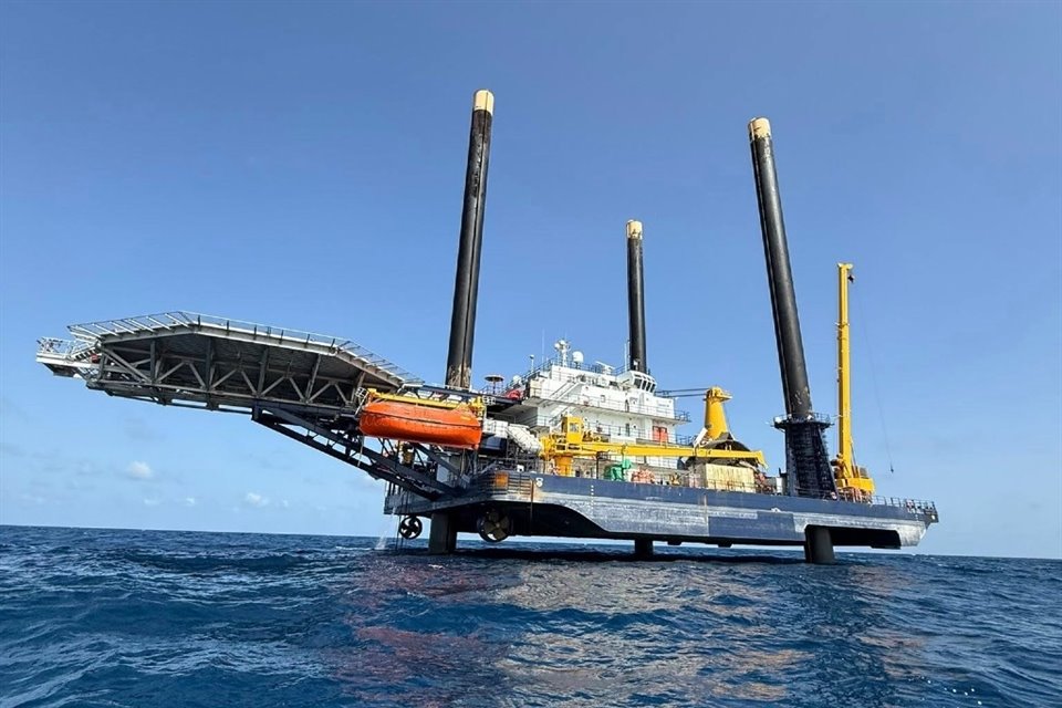Semar dijo que plataforma de SpaceX que recuperaba restos de cohetes en Golfo de México realizó trabajos sin permiso; evalúan sanciones.