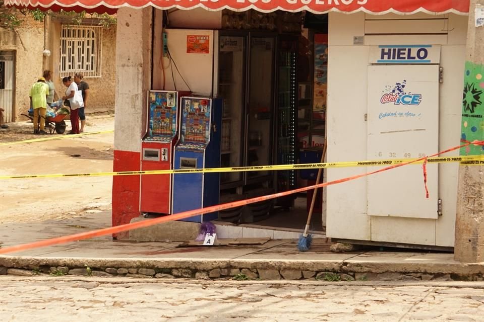 Un hombre fue atacado a balazos a fuera de una tienda de abarrotes en la Colonia Francisco I. Madero en Tlaquepaque.