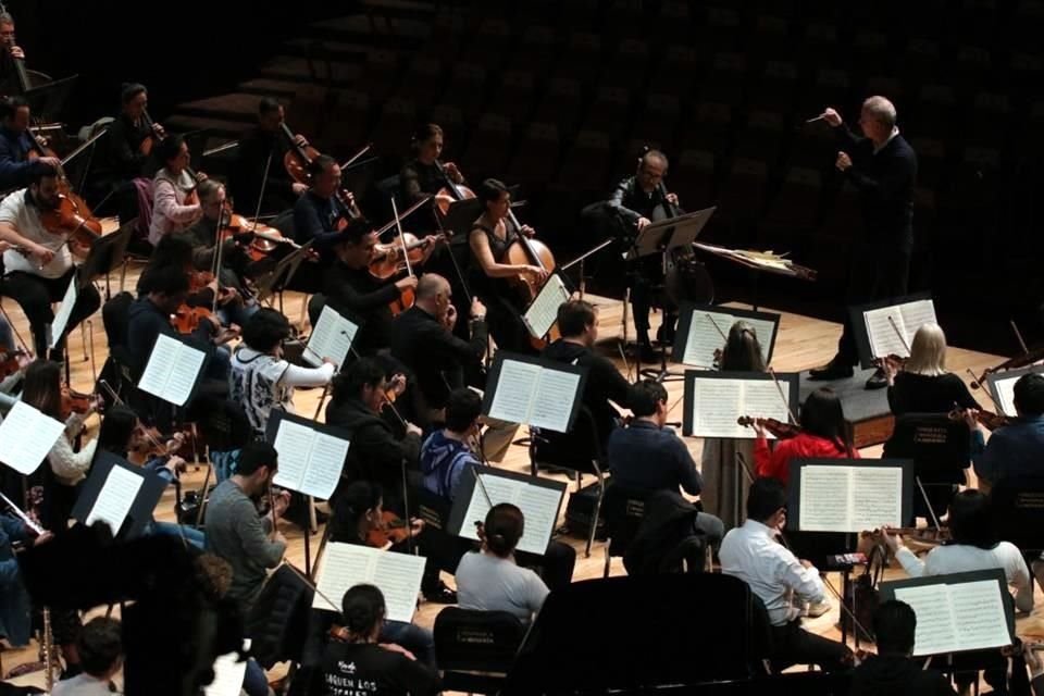 La pianista estadounidense Anne-Marie McDermott elogia el nivel de excelencia de la Orquesta Sinfónica de Minería.