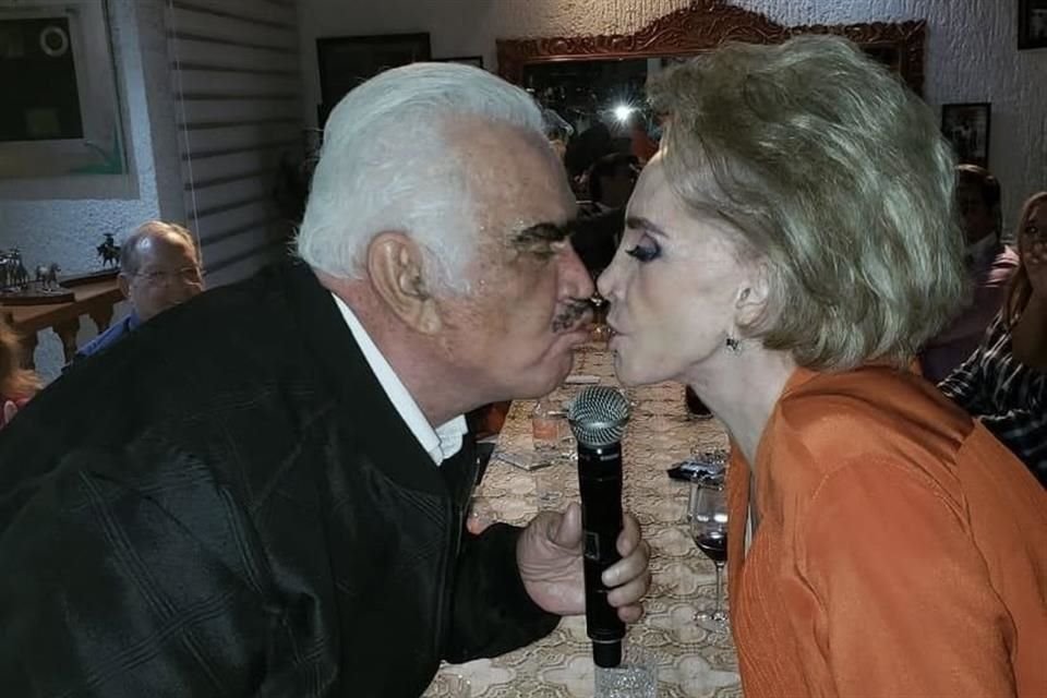 Cuquita Abarca y Vicente Fernández.
