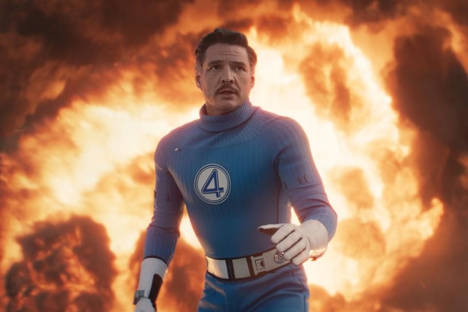 'Los Cuatro Fantásticos' llega a cines con una historia con Pascal, Kirby, Quinn y Moss-Bachrach. Descubre la crítica de Adriana Fernández.