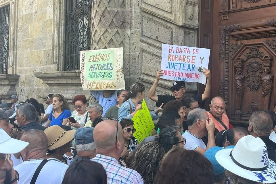 Acusan pensionados del Ipejal que carecen de medicamentos, especialistas, y señalan aplazamiento de cirugías.