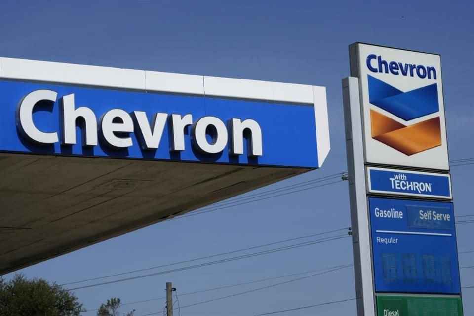 La Administración Trump restableció la capacidad de Chevron para extraer petróleo en Venezuela, según reportó WSJ.
