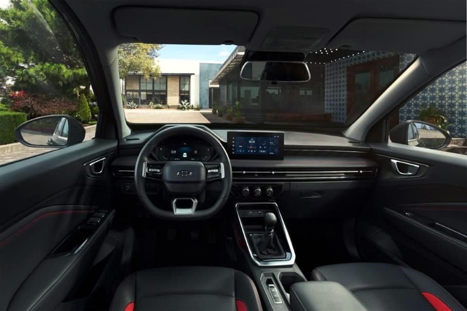 Het interieur beschikt over een 7 inch instrumentenpaneel.