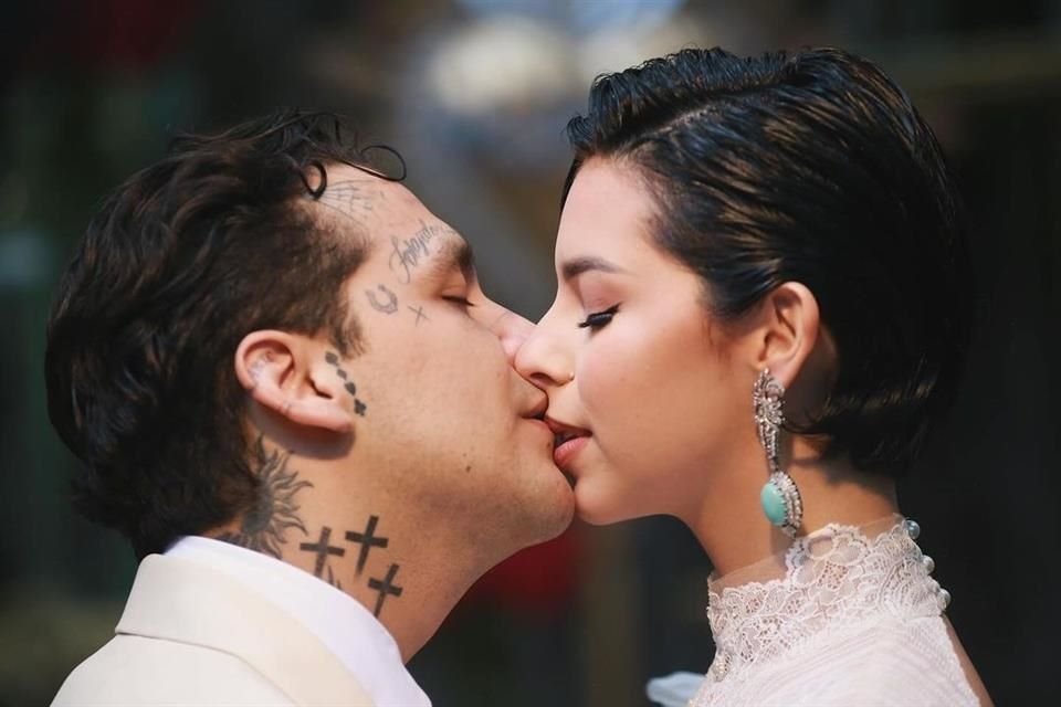 Un año del matrimonio de Christian Nodal y Ángela Aguilar.