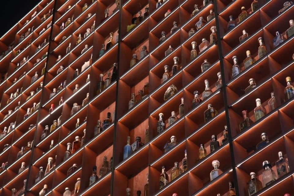El museo Tequila Lab, ubicado en Zapopan, rompió el récord Guinness por la mayor cantidad de botellas de tequila en exhibición.