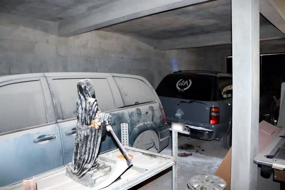 La Fiscalía de Chihuahua cateó una vivienda en Ciudad Juárez, vinculada a la investigación de la funeraria 'Del Carmen' y el crematorio 'Plenitud', y descubrió tres cuerpos en descomposición.