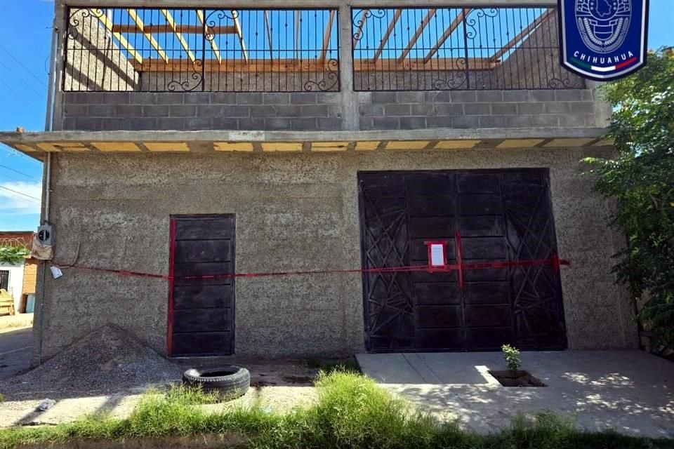 La Fiscalía de Chihuahua cateó una vivienda en Ciudad Juárez, vinculada a la investigación de la funeraria 'Del Carmen' y el crematorio 'Plenitud', y descubrió tres cuerpos en descomposición.