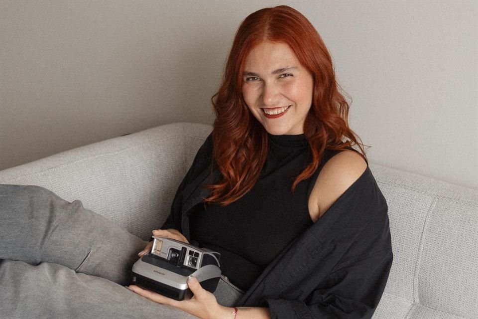 Görsel sanatçı Mon Montero, LarVa'daki sergisi için Polaroid fotoğraflar kullanmaya karar verdi.