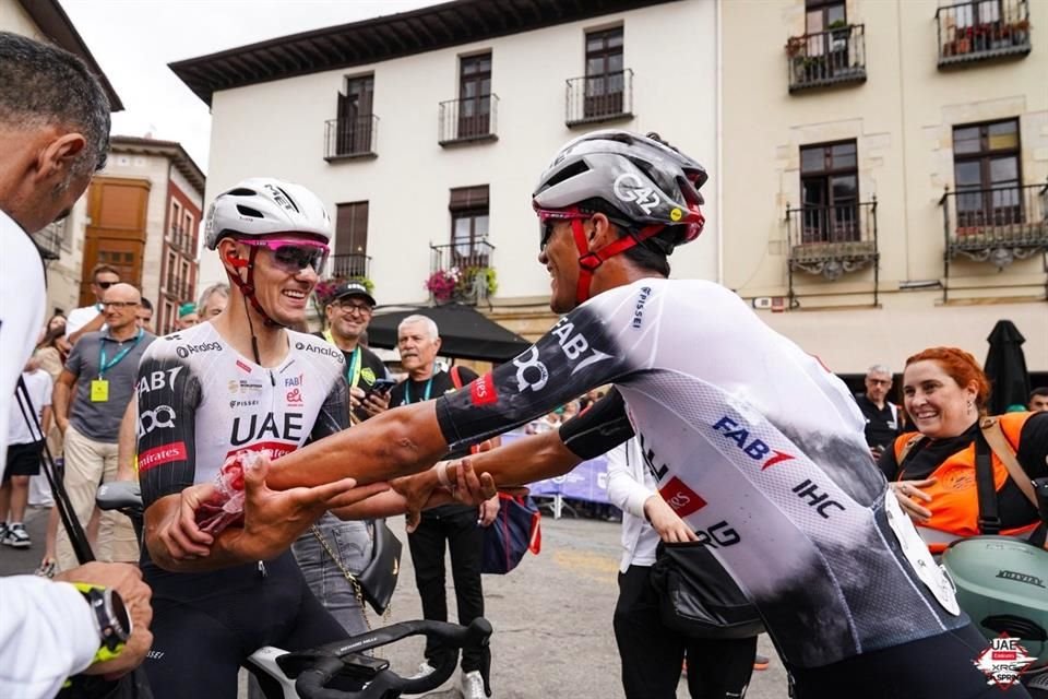 UAE Team Emirates XRG hizo 1-2-3 en la competencia.