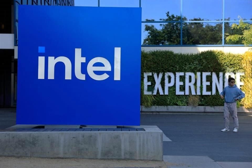 Intel está en discusiones con otro gran inversionista para recibir una inyección de capital con un descuento, según fuentes cercanas, reportó CNBC. 