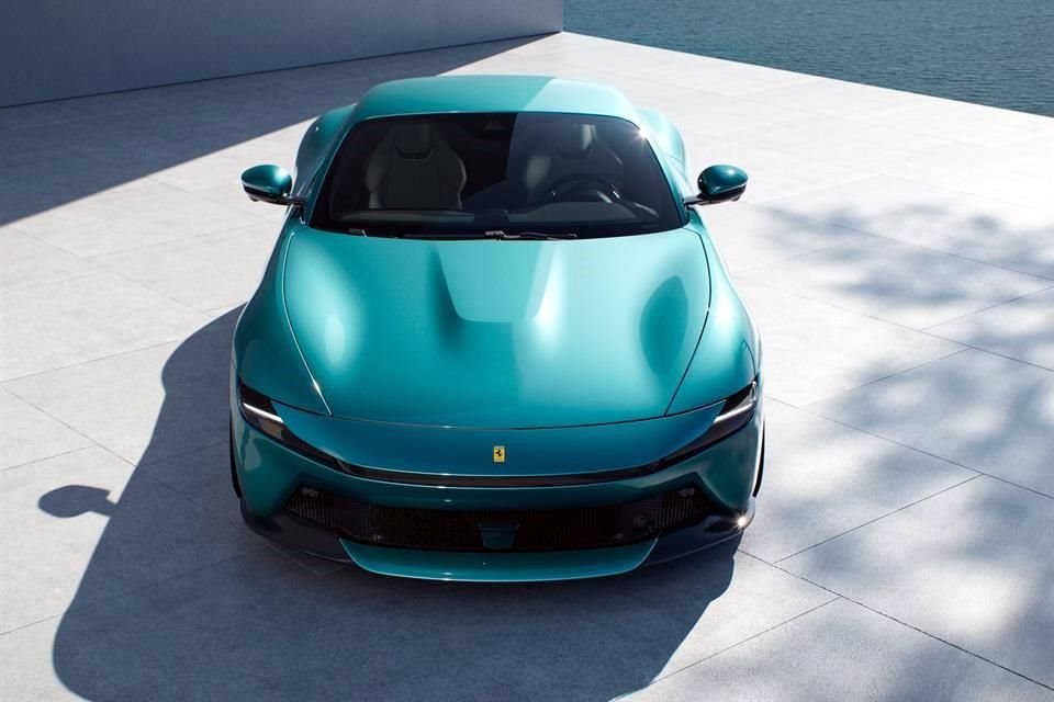 Ferrari Amalfi saatte 300 kilometre sınırını aşıyor.