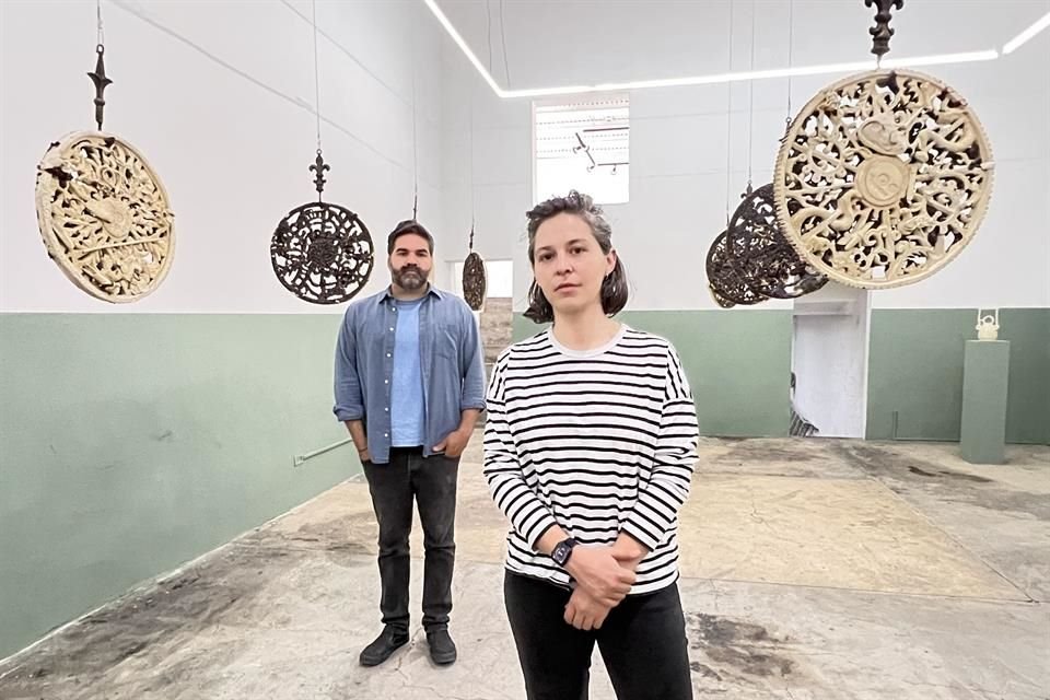 Melissa Aldrete i Luis Cárdenas, założyciele studia ceramicznego Pop Dots.