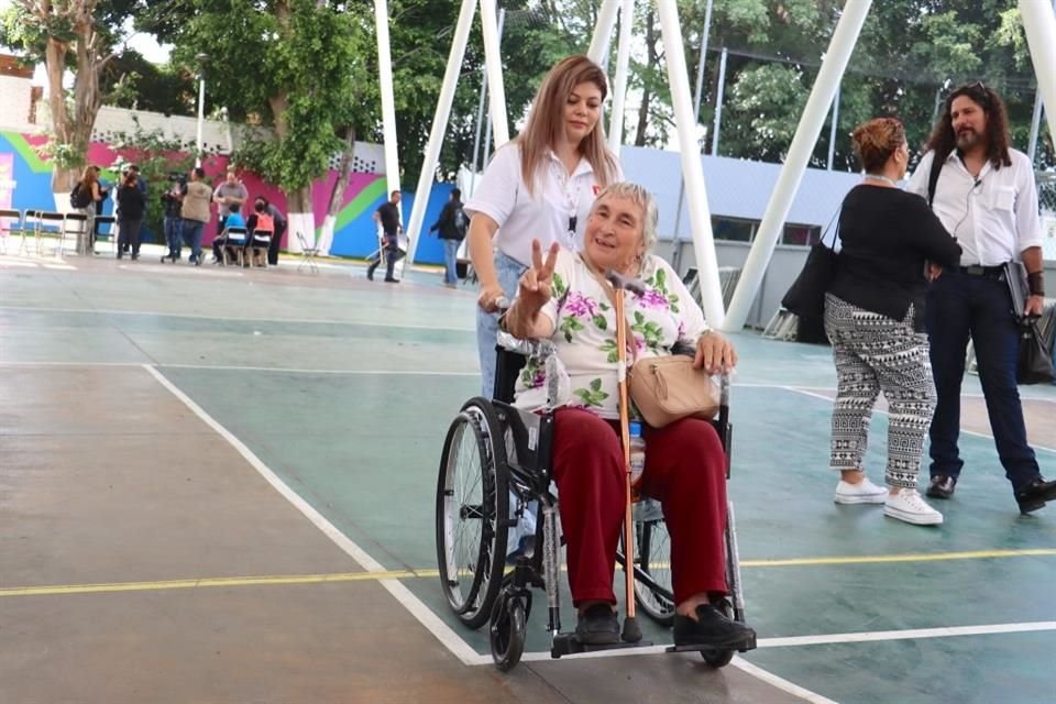 DIF Zapopan ha invertido más de 696 mil pesos en la entrega de apoyos ortopédicos, lo que ha beneficiado a 734 personas.