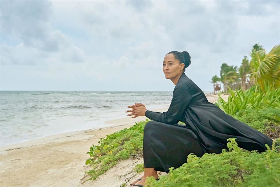 Tracee Ellis Ross, con su show, busca derribar mitos sobre viajar sola y vivir feliz siendo soltera, disfrutando cada aventura.