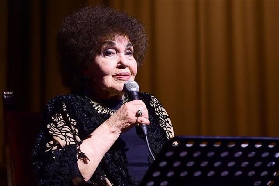 La vida y el arte de Laine estaban íntimamente ligados al líder de la banda Dankworth, quien le dio un trabajo y su nombre artístico en 1951, y se casó con ella siete años después.