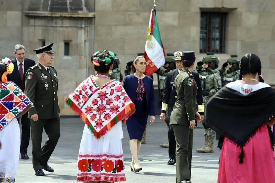 La Presidenta Sheinbaum reiteró la necesidad de pedir perdón a los pueblos indígenas por las atrocidades ocurridas durante la Conquista, una propuesta que el ex Presidente López Obrador planteó.