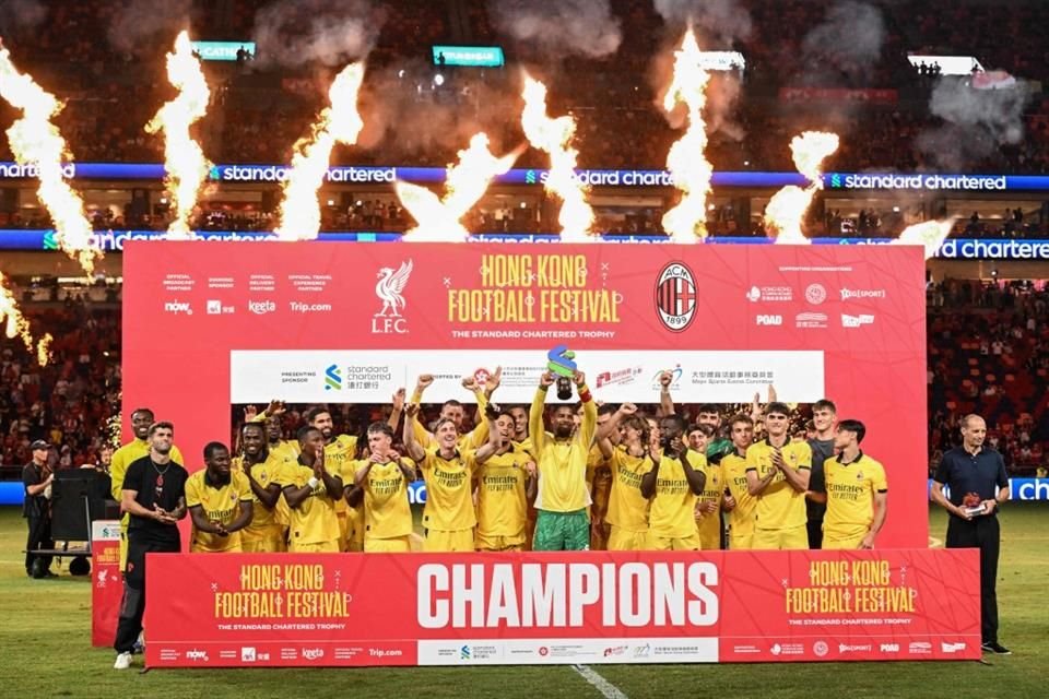 El cuadro rossonero levantó un pequeño trofeo en Hong Kong.