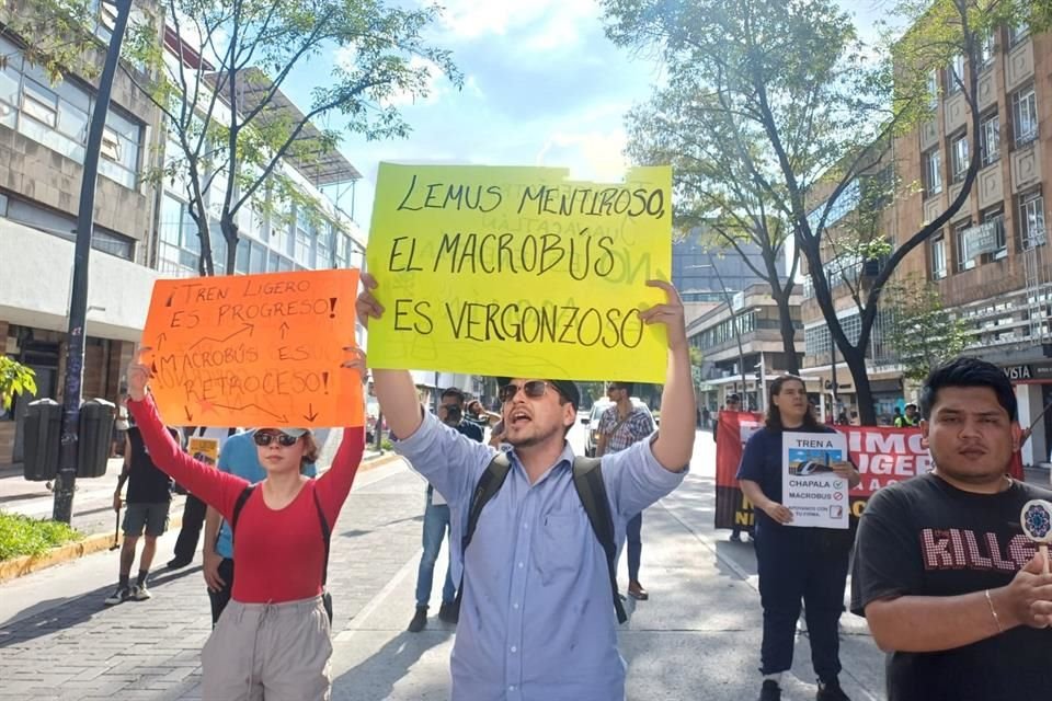 I cittadini si sono recati nel centro di Guadalajara per manifestare.