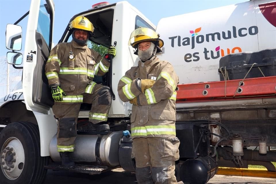 Os bombeiros de Tlajomulco realizam tarefas árduas durante a estação chuvosa.