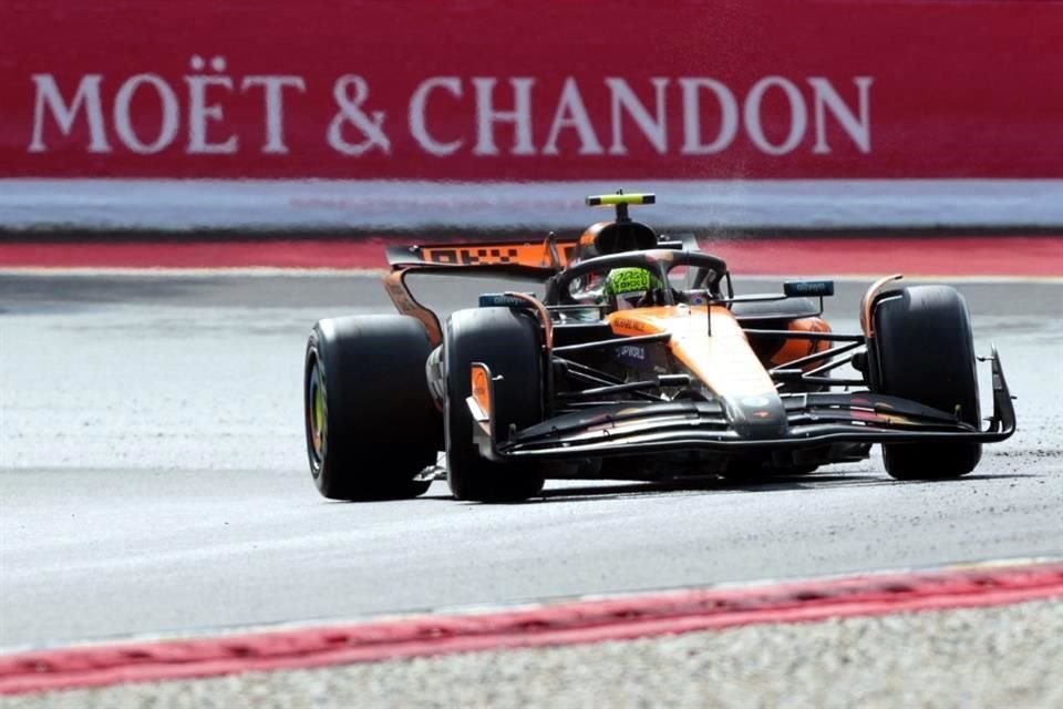 Lando Norris duró poco como líder de la carrera, luego de haberse hecho de la pole el sábado.