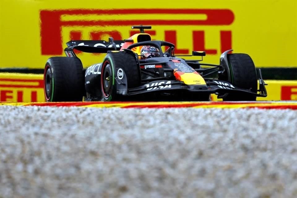 Max Verstappen se tuvo que conforman con el cuarto puesto, ya que su Red Bull no pudo superar en las últimas vueltas al Ferrari de Leclerc.