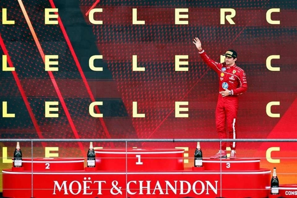 Charles Leclerc soportó la presión de Max Verstappen y completó en podio en Bélgica.