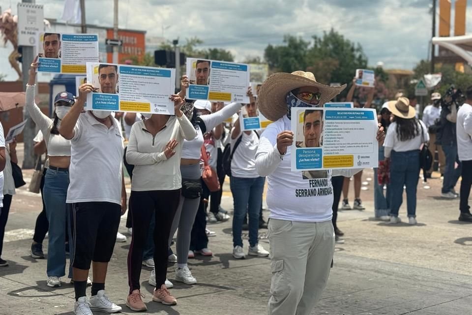 Se manifiestan en el centro de Tonalá.