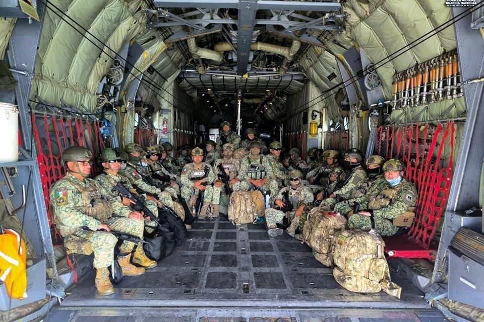 Los efectivos partieron de la base militar de Santa Lucía.