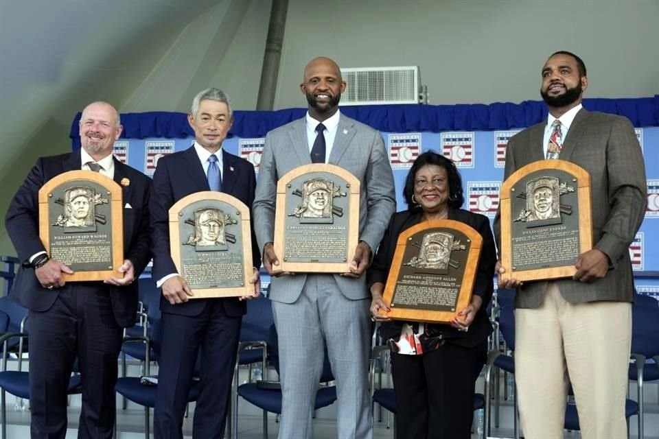 Se realizó la ceremonia de inducción al Salón de la Fama del Beisbol en Cooperstown, donde cinco nuevos integrantes formarán parte del recinto de los inmortales.