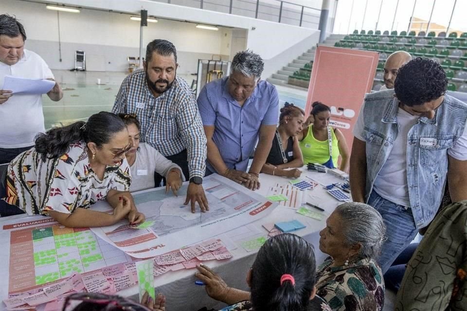 Habitantes de Tlajomulco participaron en los foros ciudadanos realizados por el Municipio para expresar problemáticas.