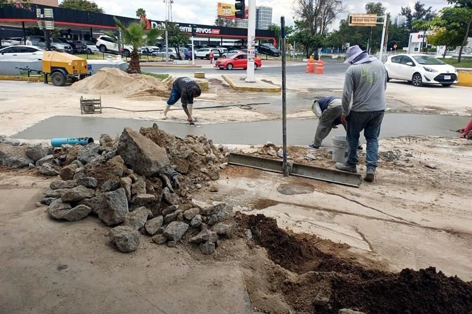 Se encuentra cerrado a la circulación el tramo de norte a sur de la lateral de López Mateos, al cruce con La Calma.