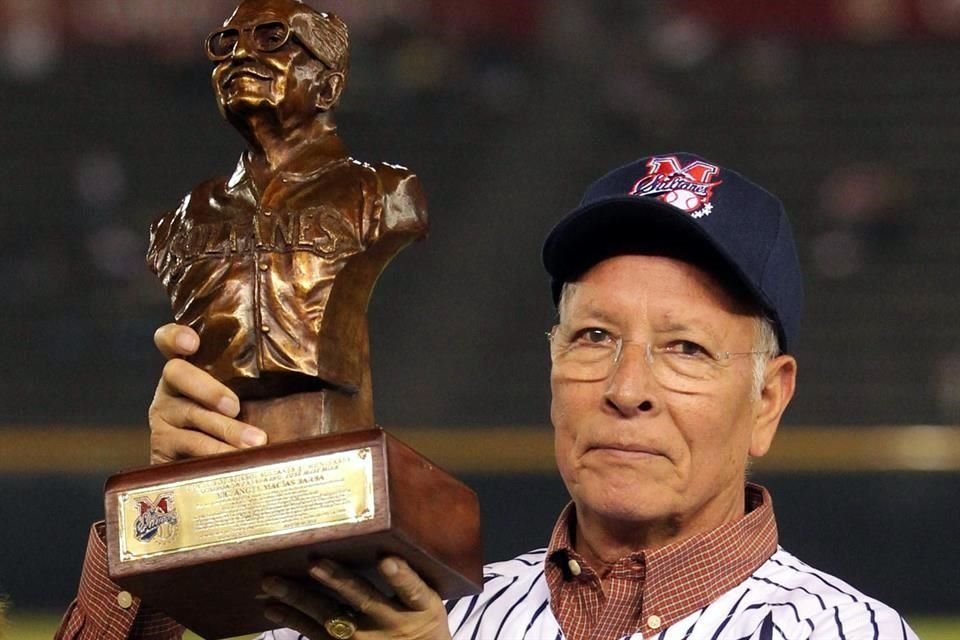 En un homenaje de parte de Sultanes, en 2013.