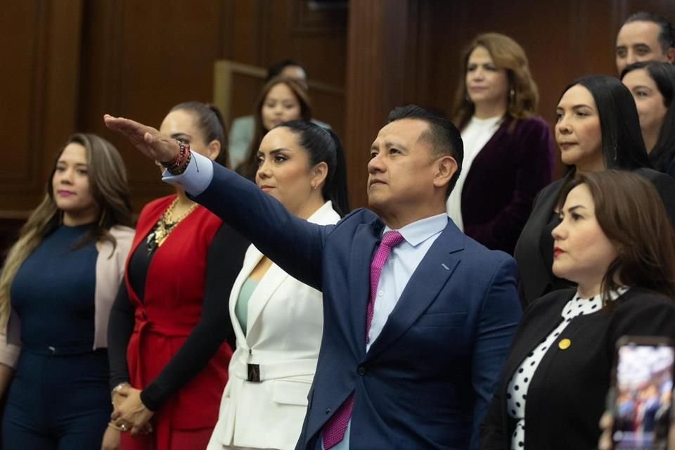 El Congreso de Michoacán designó a Carlos Torres Piña, hasta hoy secretario de Gobierno del estado, como nuevo Fiscal general por 9 años.