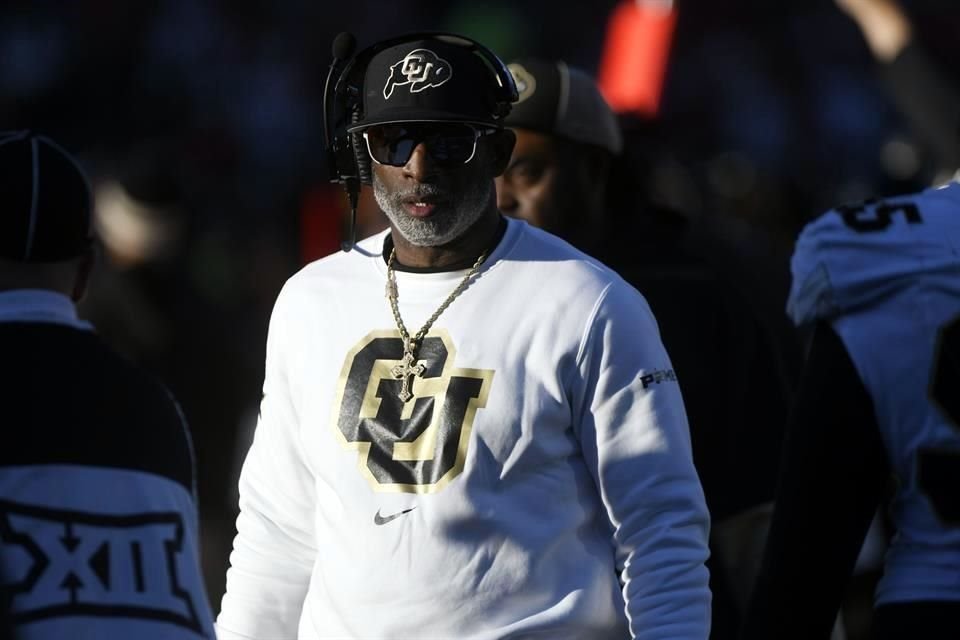Deion Sanders dirigirá a los Buffaloes en su tercera temporada.