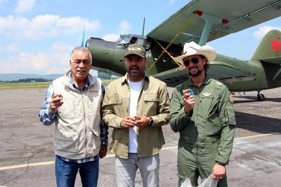 La reforestación fue posible por el respaldo de la fundación Earth Army, quienes acompañaron al Presidente municipal, Gerardo Quirino Velázquez en la avioneta que se utilizó para estas acciones.