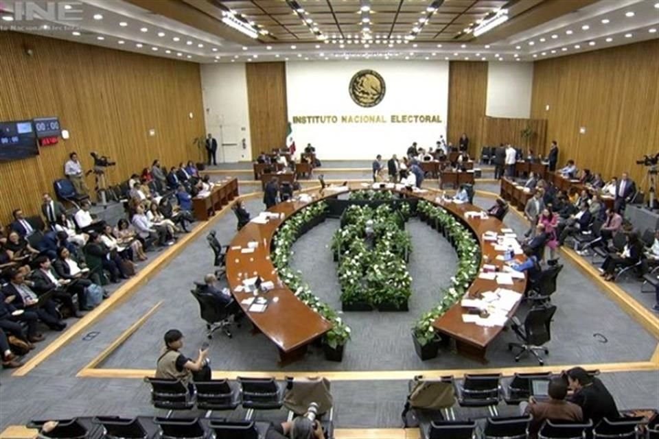 Con 6 votos a favor y cinco en contra, el Consejo General del INE determinó sancionar con multas económicas a candidatos que ganaron la elección al Poder Judicial y aparecieron en los 'acordeones'.