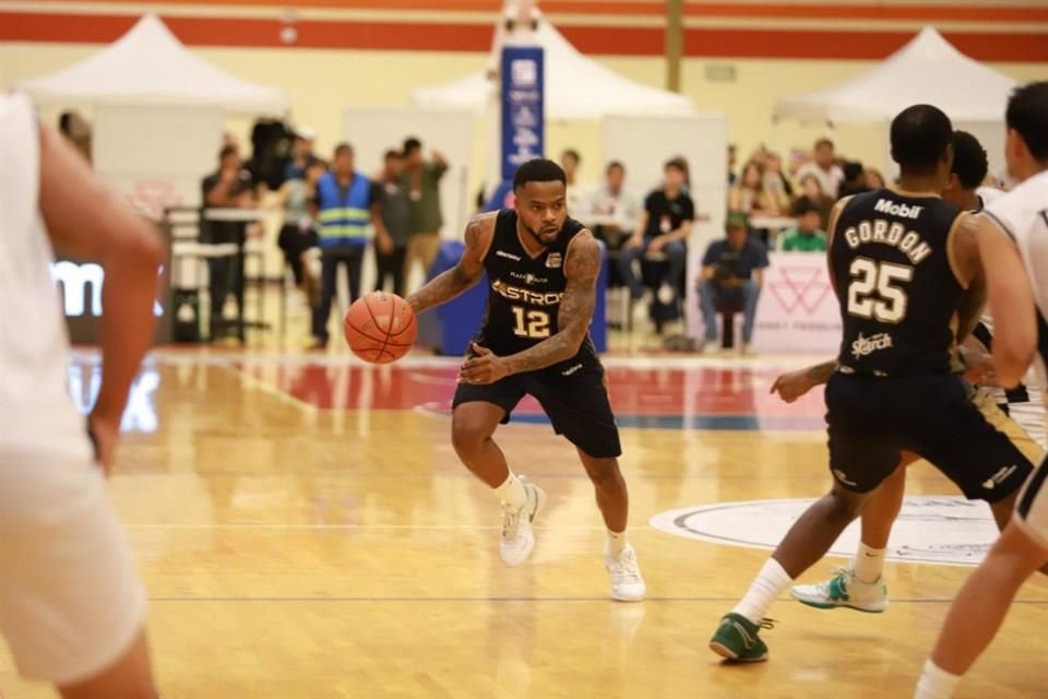 Astros de Jalisco venció 90-80 a los Correcaminos UAT Victoria y alargó a 5 victorias consecutivas su paso en la temporada 2025 de la LNBP.