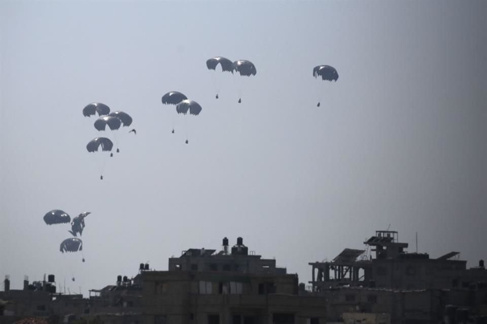Entregas aéreas de ayuda humanitaria en la Franja de Gaza, el 28 de julio del 2025.