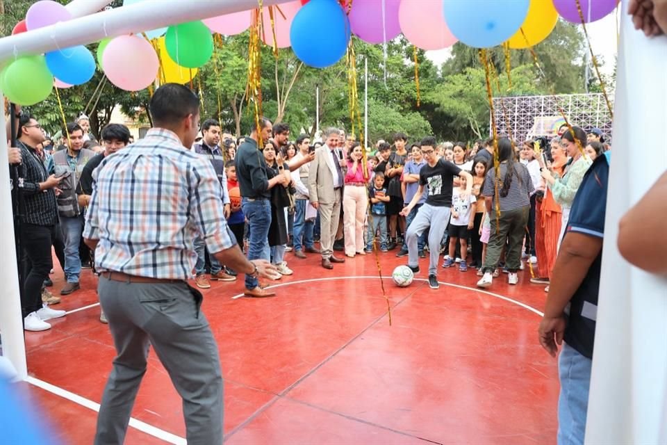 El parque fue totalmente rehabilitado y tiene una nueva cancha de usos múltiples.