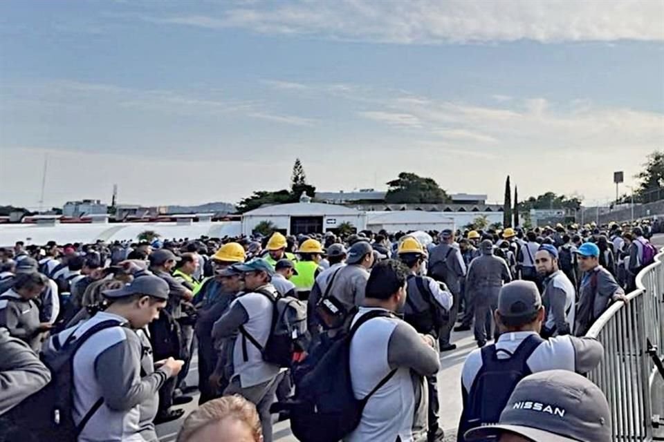 Más de 4 mil trabajadores fueron convocados hoy miércoles para analizar medidas legales.